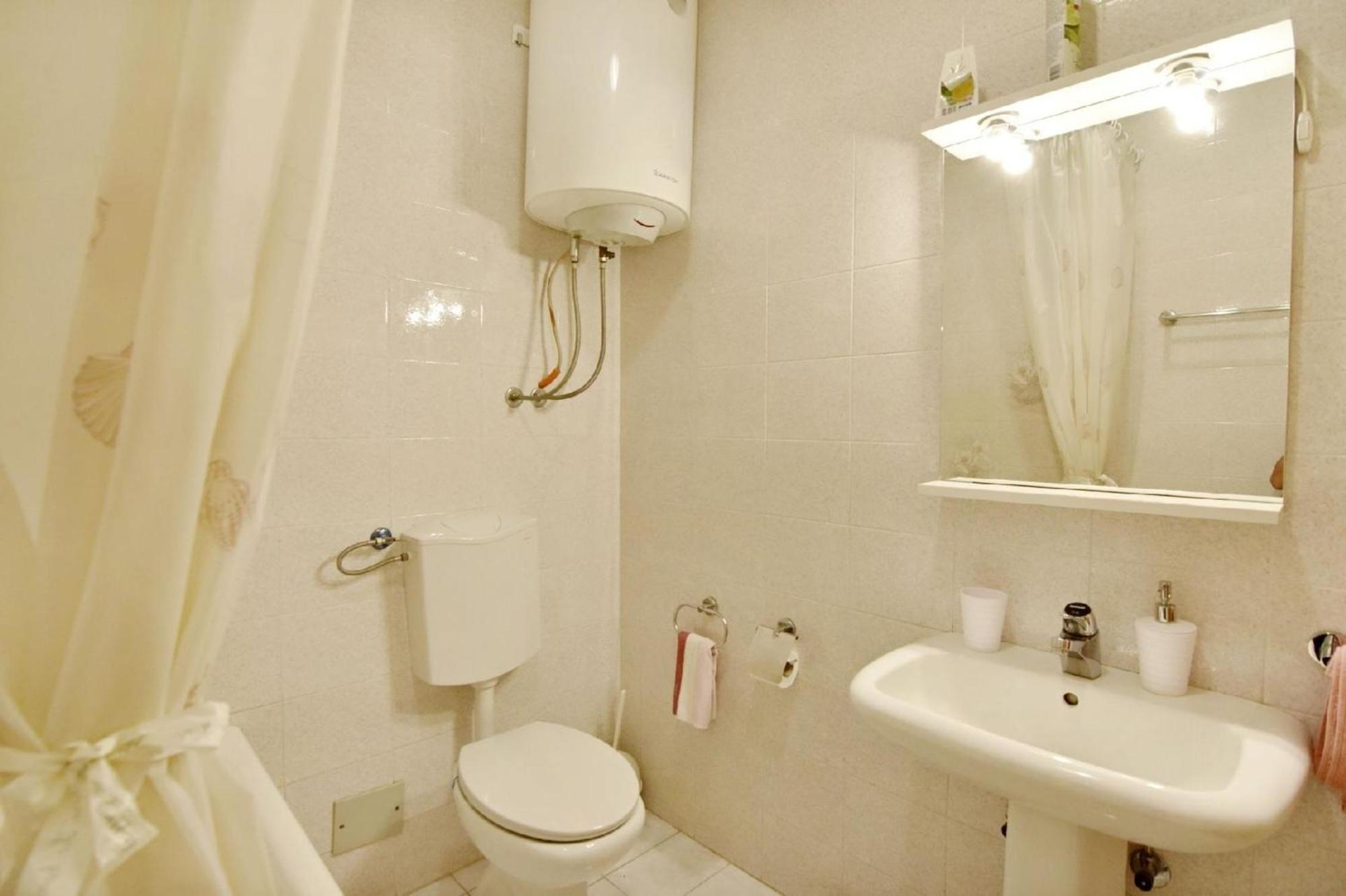 Einfache 2-zimmer-wohnung In Meeresnaehe * Umag